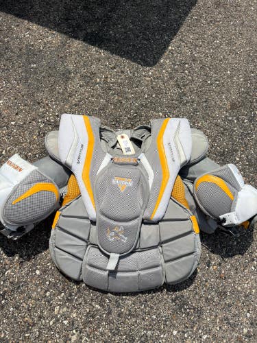 Junior Medium Vaughn Ventus LT60 Goalie Chest Protector (Used)