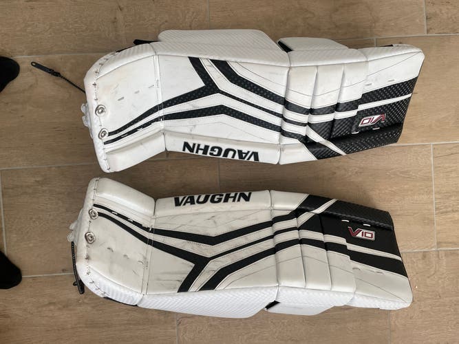 31"  2023 Vaughn Velocity V10 Goalie Leg Pads (Used)