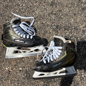 Junior Bauer Elite Hockey Goalie Skates Regular Width Size 3.5 (Used)