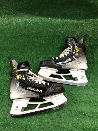 Senior Bauer Vapor Hyperlite 2 Hockey Skates 9 3/4 (Used)