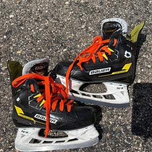 Junior Bauer Supreme M4 Hockey Skates Size 3.5 (Used)