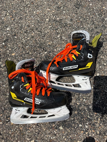 Junior Bauer Supreme M4 Hockey Skates Size 3.5 (Used)