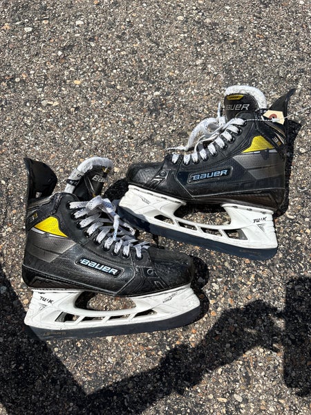 Intermediate Bauer Supreme 3S Pro Hockey Skates Size 5 (Used)