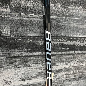 Senior Bauer Vapor Hyperlite 2 Hockey Stick Left Hand P28 (Used)