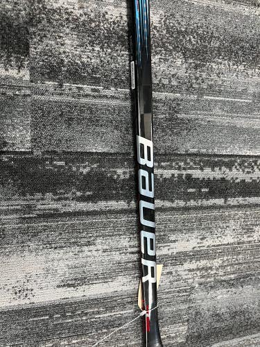 Senior Bauer Vapor Hyperlite 2 Hockey Stick Left Hand P28 (Used)