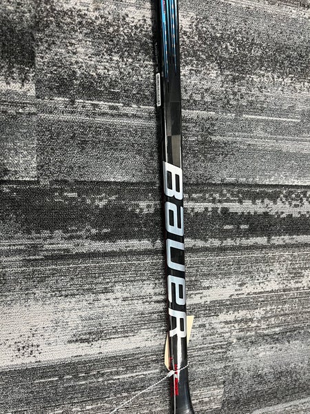 Senior Bauer Vapor Hyperlite 2 Hockey Stick Left Hand P28 (Used)