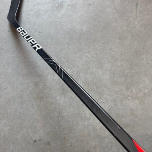 P28M 65 Flex Senior Bauer Vapor Hyperlite 2 Right Hand Hockey Stick Pro Stock (Used)