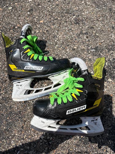 Junior Bauer Supreme M4 Hockey Skates Extra Wide Width Size 2 (Used)