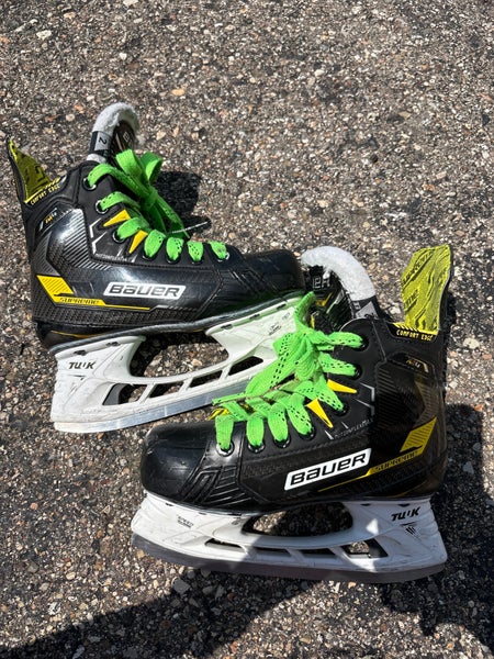 Junior Bauer Supreme M4 Hockey Skates Extra Wide Width Size 2 (Used)