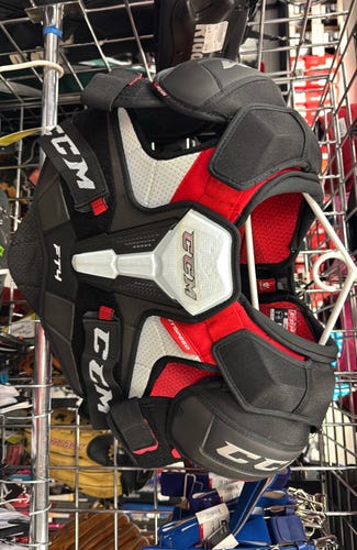 CCM jetspeed FT4 (Used) adult Large Senior Shoulder Pads ice hockey Ft 4 senior sr