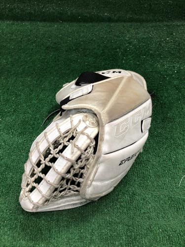 Junior CCM Extreme Flex E5.5 Goalie Glove Regular (Used)