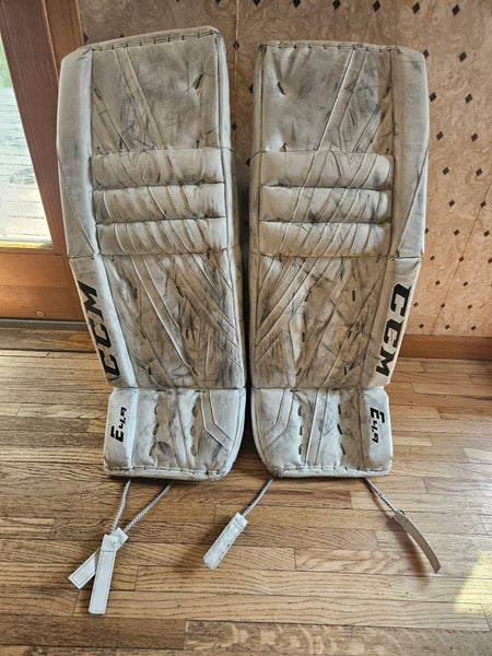 32" CCM Extreme Flex E4.9 Goalie Leg Pads (Used)