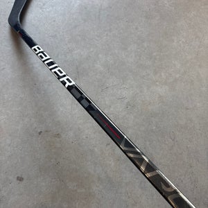 P92 77 Flex Senior Bauer Vapor Hyperlite Right Hand Hockey Stick Pro Stock (USED)