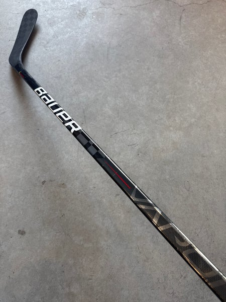 P92 77 Flex Senior Bauer Vapor Hyperlite Right Hand Hockey Stick Pro Stock (USED)