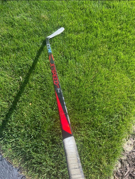 Intermediate CCM JetSpeed FT7 Right Handed Hockey Stick P28 (Used)