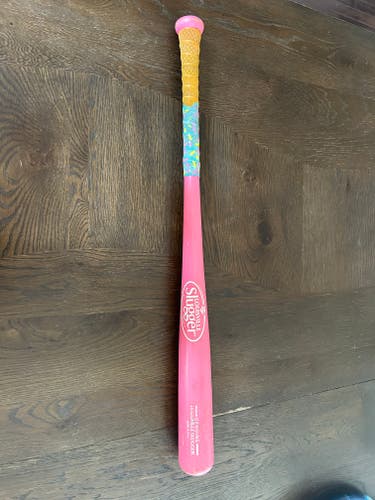 2025 Louisville Slugger wooden bat (-3) 28 oz 31" (Used)