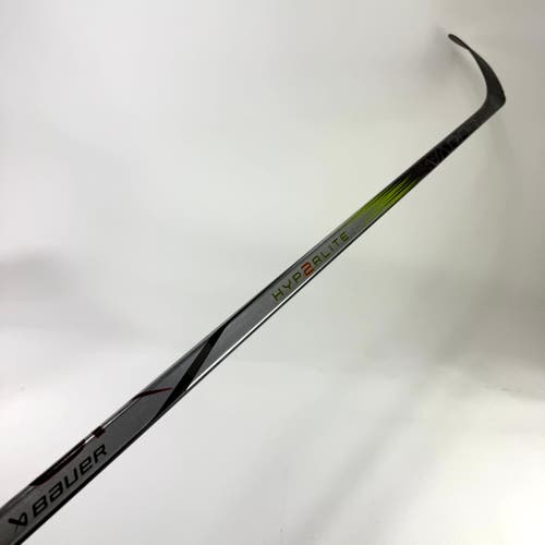 Damaged Right Bauer Vapor Hyperlite 2 | 70 Flex P28 Curve Grip | E724