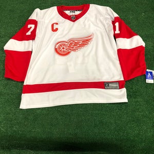 White Size 60 Men's Fanatics Redwings Larkin Jersey (New)