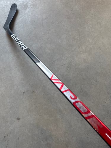 P28 65 Flex Senior Bauer Vapor Hyperlite Right Hand Hockey Stick Pro Stock (USED)