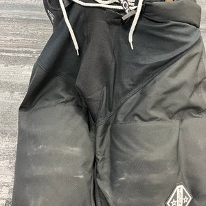 Senior XL Tackla Air 9000 Hockey Pants (Used)
