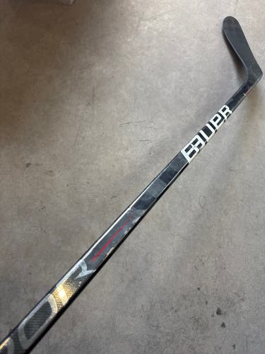 P28 87 Flex Senior Bauer Vapor Hyperlite Left Hand Hockey Stick Pro Stock (USED)