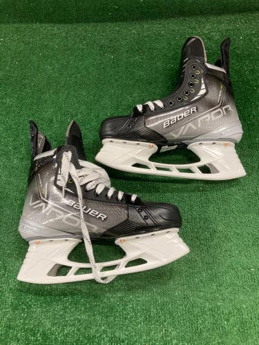 Senior Bauer Vapor Hyperlite Hockey Skates 9.5 (New)