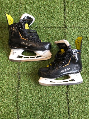 Junior Bauer Supreme S29 Hockey Skates Regular Width Size 5.5 (Used)