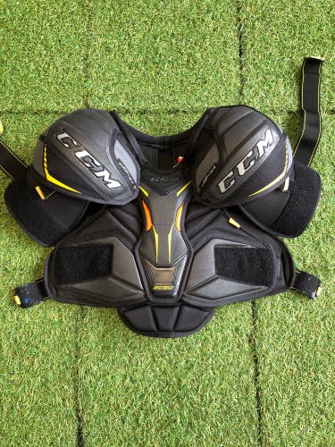 Large Junior CCM Tacks 9080 Shoulder Pads (Used)