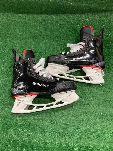 Senior Bauer Prototype Vapor Hyperlite Hockey Skates 9 (Used)