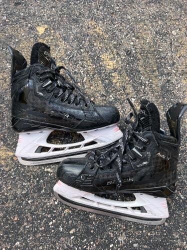 Intermediate Bauer Supreme Mach Hockey Skates | Size 4.5 Fit 2