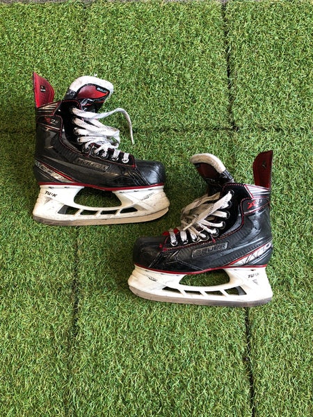 Junior Bauer Vapor X2.7 Hockey Skates Regular Width Size 3.0 (Used)