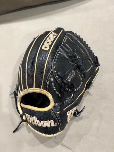 Wilson RH Pitcher's A2000 B2 Baseball Glove 12" (Used)