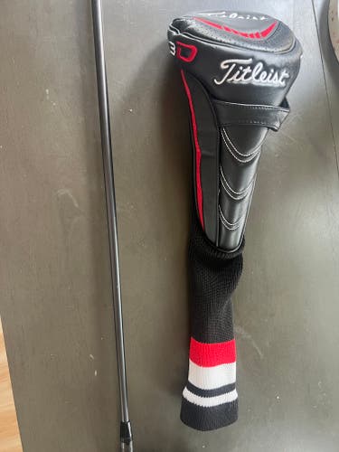 Men's Titleist 913 D2 Right Handed Driver Stiff Flex 10.5 Loft (Used)