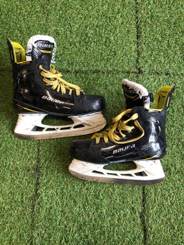 Intermediate Bauer Supreme M4 Hockey Skates Size 5.0 (Used)