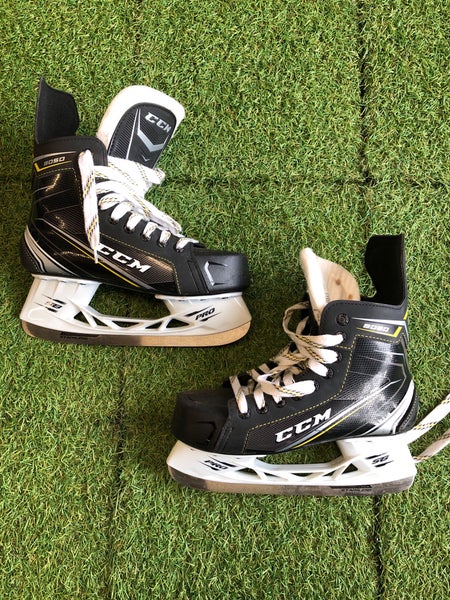 Senior CCM Tacks 9050 Hockey Skates Regular Width Size 6.5 (Used)