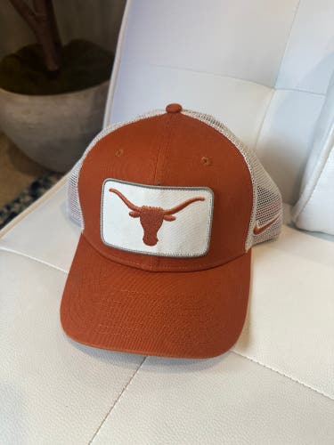 TEXAS LONGHORNS NIKE TRUCKER
