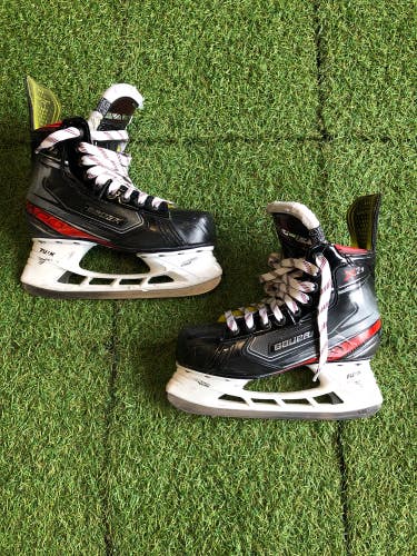 Junior Bauer Vapor X2.9 Hockey Skates Extra Wide Width Size 5.5 (Used)