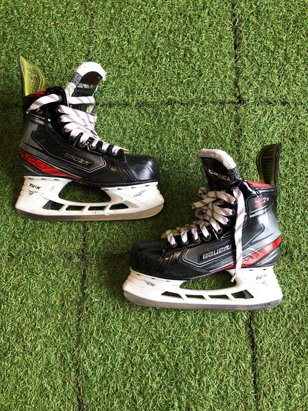 Junior Bauer Vapor X2.9 Hockey Skates Extra Wide Width Size 5.5 (Used)