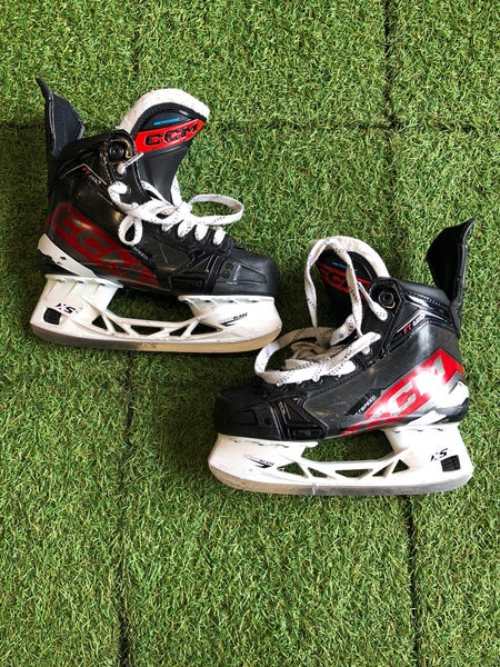 Intermediate CCM Jetspeed FT680 Hockey Skates Size 5.0 (Used)