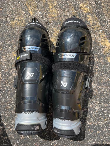 Junior Bauer Supreme M5 Pro Shin Pads 11" (Used)