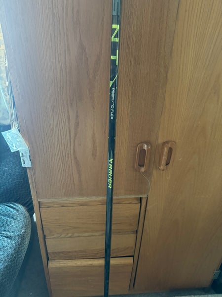 Senior Bauer Ag5nt Right Handed Hockey Stick P92M (Used)