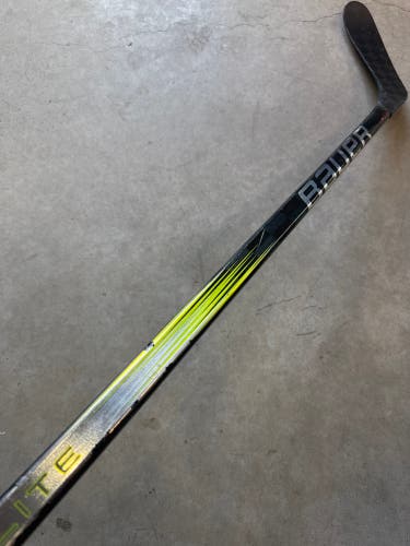 P28 77 Flex Senior Bauer Vapor Hyperlite 2 Left Hand Hockey Stick Pro Stock (USED)