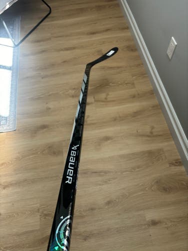 Senior Bauer Proto R Right Handed Hockey Stick P28  (New)