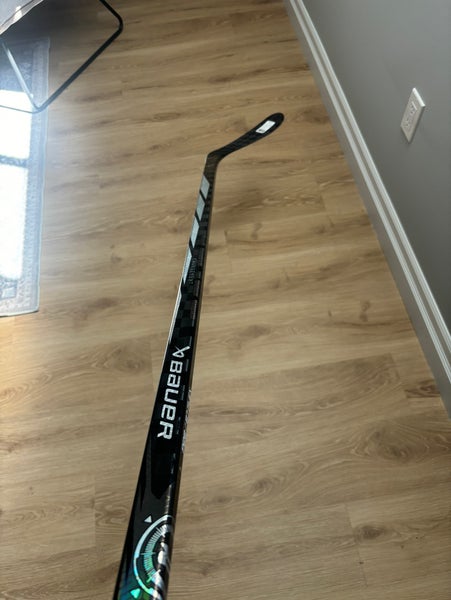Senior Bauer Proto R Right Handed Hockey Stick P28  (New)