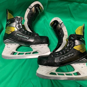 Intermediate Bauer Supreme 3S Hockey Skates 6 (Used)