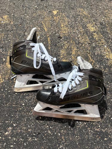 Bauer Elite Hockey Goalie Skates Regular Width Size 2.5 (Used)