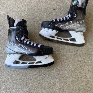 Bauer Vapor Hyperlite Hockey Skates Regular Width Pro Stock 7.3/4 (Used)...