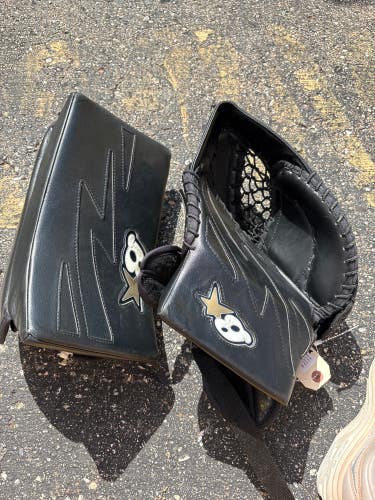 Black Junior Brian's NetZero 2 Goalie Gloves & Blockers Regular (Used)