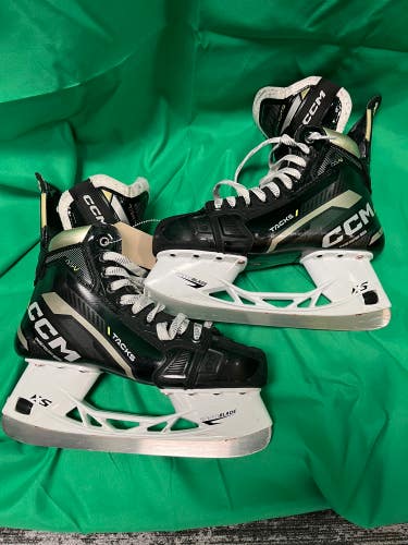 Senior CCM AS-V Hockey Skates Regular Width 8 (Used)