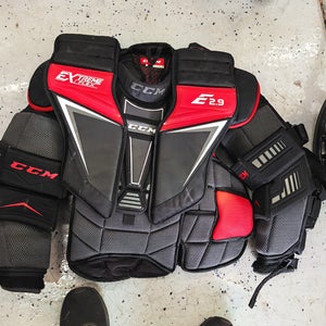 Medium CCM Extreme Flex Shield E2.9 Goalie Chest Protector (Used)